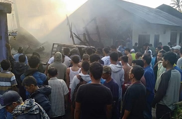 Satu Unit Mobil dan Heuler Terbakar di Palembayan 1