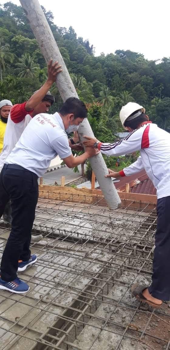 GORO— Wali Kota Sawahlunto Deri Asta goro bersama masyarakat di Kelurahan Lubangpanjang.