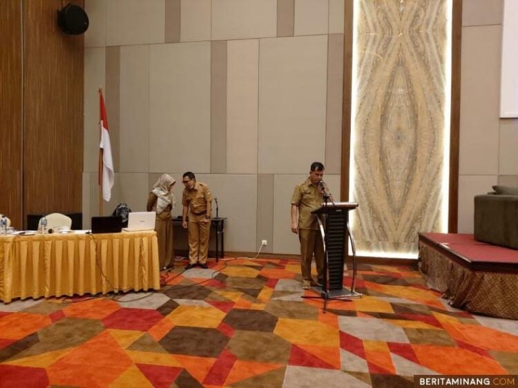 SOSIALISASI— Pj Sekdakab Solsel Doni Rahmat Samulo mewakili Plt Bupati Solsel membuka acara sosialisasi FGD Pengadaan Barang dan Jasa tahun 2021.