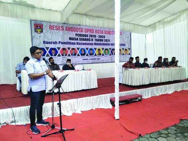 Anggota DPRD Dapil MKS Reses, Aspirasi Didominasi Peningkatan Infrastruktur 1 RESES— Belasan anggota DPRD Bukittinggi asal Dapil Mandiangin Koto Selayan (MKS) reses pada masa sidang II tahun 2021.