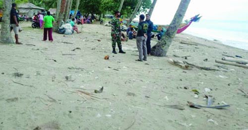 Sampan Ditemukan, Nelayan Pessel Hilang 1 MENCARI NELAYAN— BPBD Pessel bersama Basarnas
Padang, TNI, Polri, dan nelayan setempatmelakukan pencarian nelayan yang hilang di Lengayang, Pessel, Jumat (19/3).
