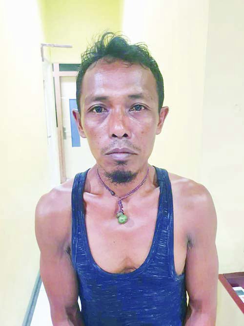 SIMPAN SABU— Jajaran Satresnarkoba Polresta Padang menangkap pelaku Mulka Putra yang menyembunyikan sabu di dalam mobil mainan.