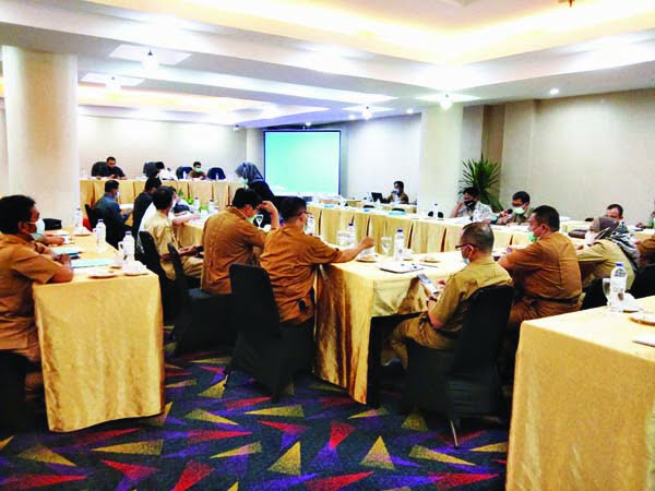 Rapat— Komisi IV DPRD melakukan rapat pembahasan LKPj TA 2020 bersama SOPD Pemko Padang. 