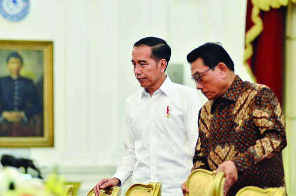 BERSAMA— Presiden RI  Joko Widodo saat bersama Kepala Staf Kepresidenan Moeldoko.