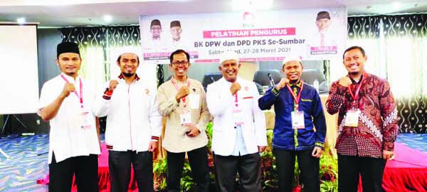 RAKERWIL PKS— Peserta Rakerwil PKS Sumbar Sabtu-Ahad (27-28/3) agar memantapkan visi dan misi ke setiap kader.