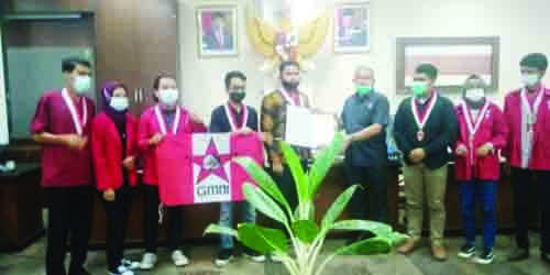 DESAK—Datangi Kantor DPRD Sumbar, GMNI desak usut temuan LHP-BPK soal Hand Sanitizer.