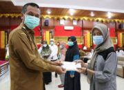 Wako Bagikan Bantuan untuk Mahasiswa Keluarga Miskin