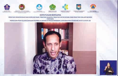 KETERANGAN PERS— Mendikbud Nadiem Anwar Makarim dalam keterangan persnya yang disampaikan secara daring, Selasa (30/3) terkait SKB 4 Menteri.
