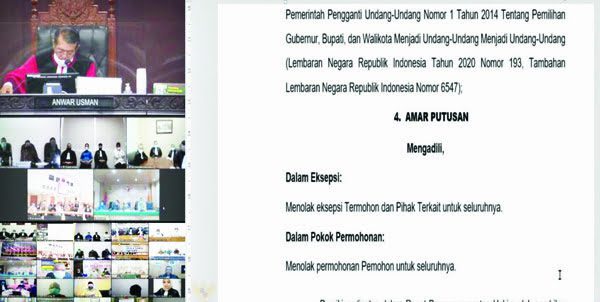 MK Tolak Gugatan Nofi Candra-Yulfadri, KPU Segera Tetapkan Bupati dan Wakil Bupati Solok Terpilih 1 Putusan sengketa Pilkada Kabupaten Solok 2020 itu dibacakan di ruang sidang MK di Jakarta, Senin (22/3). Pembacaan putusan sidang disiarkan oleh akun Youtube resmi MK RI yang dihadiri sembilan orang hakim konstitusi, yaitu Anwar Usman, Ketua yang merangkap jadi anggota Hakim Konstitusi.
