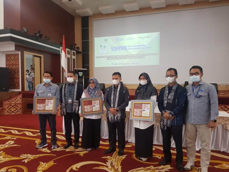 Menuju Perluasan Digitalisasi Daerah, Pemkab Pessel Mou dengan BI dan Bank Nagari 1 Penandatanganan SK TP2DD oleh Wakil Bupati Pessel. Disaksikan bersama oleh Kepala Perwakilan BI,Deputi Kepala Perwakilan BI,PC.KC.Bank Nagari Painan dan Asisten II.