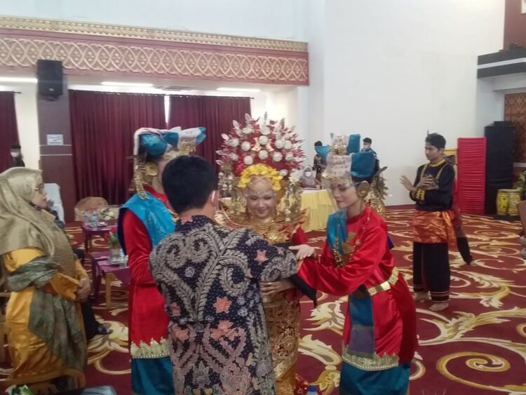 DUTA GENRE— Wakil Bupati Pesisir Selatan Apt. Rudi Hariyansyah membuka Grand Final Apresiasi Pemilihan Duta Genre Kabupaten Pessel 2021.