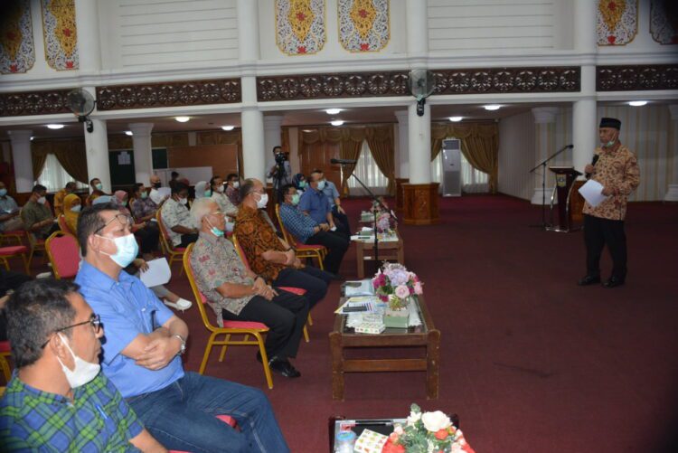 SAMBUTAN—Gubernur Sumbar, Mahyeldi Ansharullah memberikan sambutan saat rapat koordinasi bersama kepala OPD di lingkungan Pemprov Sumbar, Sabtu (6/3) di aula kantor gubernur.
