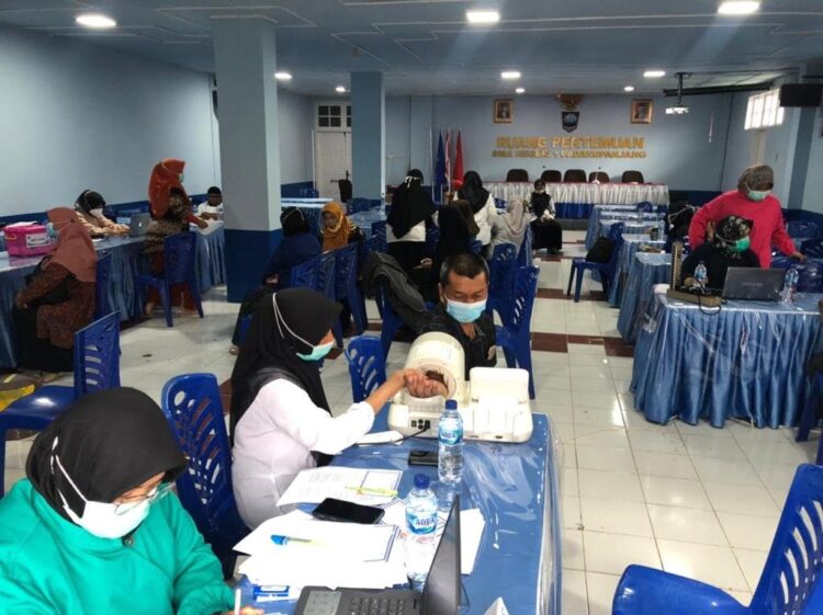 PLN UP3 Bukittinggi Jalani Vaksinasi Covid-19, Beri Semengat Baru untuk Bekerja 1 PLN UP3 Bukittinggi dan tim ULP Padang Panjang menjalani vaksinasi Covid-19.