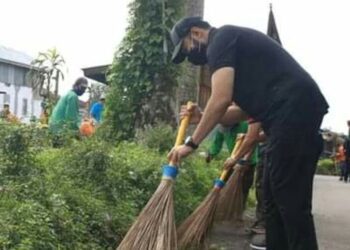 Forkopinda Goro Bersama, Wako Menyapu Sampah/Wawako Memotong Rumput