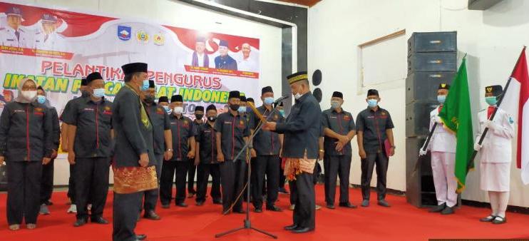 Ketua IPSI Sumba Fauzi Bahar melantik kpengurusan IPSI Kota Sawahlunto
