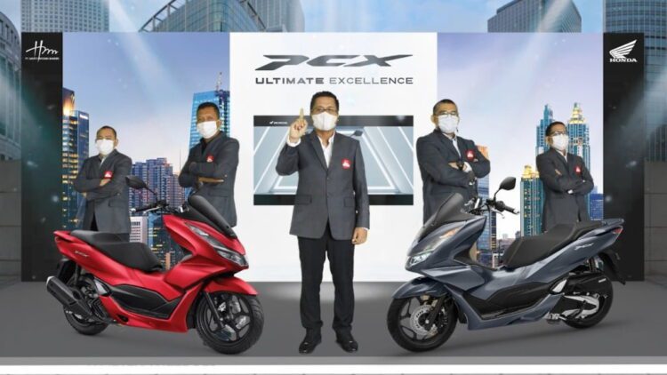 Honda Hayati Tawarkan Promo Menarik Honda All New Honda PCX 1 Jajaran manajemen PT.Hayati Pratama Mandiri seaktu memperkenalkan All New Honda PCX beberapa waktu yang lalu.