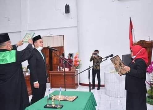 SUMPAH— Anggota DPRD Kota Sawahlunto dari Partai Perindo  Ramon Liadi ST MM saat disumpah.