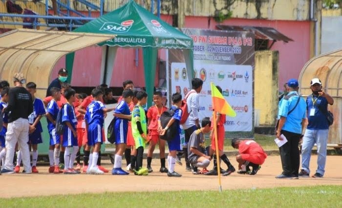 TURNAMEN—Turnamen Piala SIWO PWI Sumbar yang dilaksanakan tahun 2020 lalu di Stadion H Agus Salim.