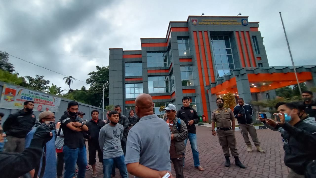 Satpol PP Amankan Barang Dagangan PKL yang Melanggar