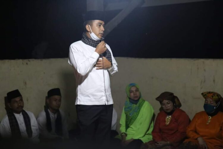 Wakil wali kota solok ketika menghadiri panggung pidato adat