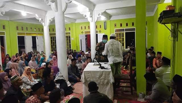 HADIRI ISRA’ MIKRAJ— Bupati  Padangpariaman Suhatri Bur saat menghadiri Isra’ Mikraj Nabi Besar Muhammad SAW.