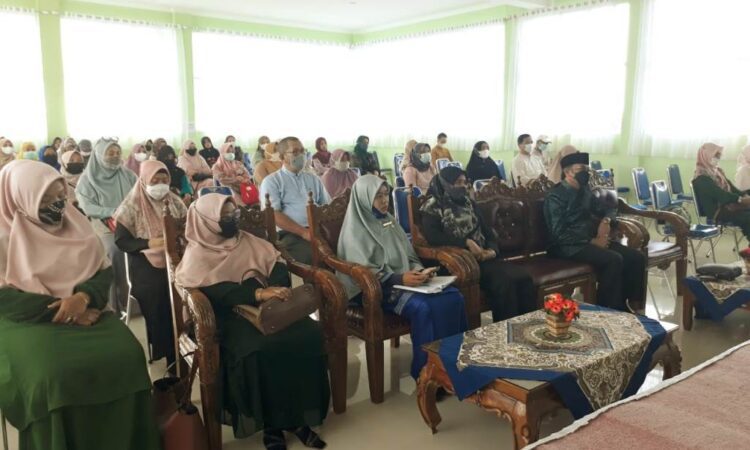 Jamiyyah SMP Islam Al Azhar 39 Bukittinggi melaksanakan kegiatan parenting bagi orang tua.