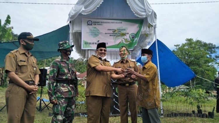 Bupati Ajak Warga Tanam Pohon di Setiap Rumah 1 Bupati Ajak Warga Tanam Pohon di Setiap Rumah