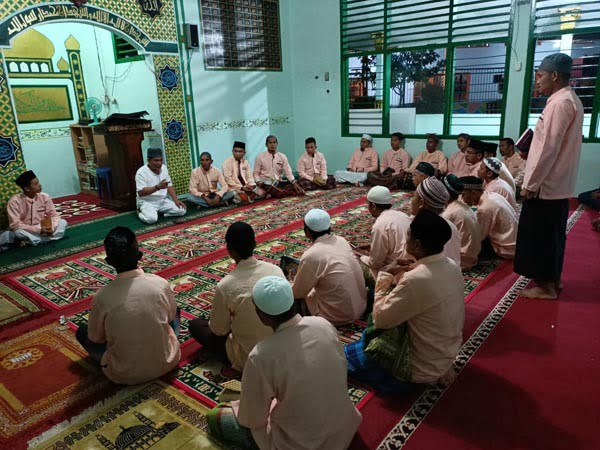 Sambut Ramadhan 1442 H, Penghuni Lapas Shalat Tarawih 1 TADARUSAN— Warga Binaan Pemasyaratakan mengikuti tadarusan yang dibimbing oleh Kemenag Kota Pariaman.