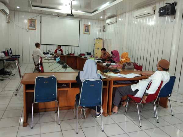 Di-PHK Sepihak, Mantan Karyawan Grand Zuri Ngadu ke DPRD