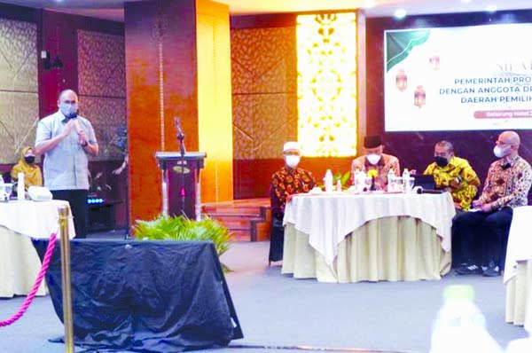 Silahturahmi— Andre Rosiade saat silaturahmi Pemprov Sumbar dengan Anggota DPR RI dan DPD RI dari Dapil Sumbar, di Hotel Balairung, Jakarta, Senin (19/4) malam.