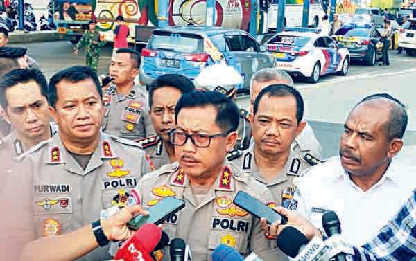 KETERANGAN— Kakorlantas Polri Irjen Istiono berikan keterangan kepada wartawan sehubungan pelarangan mudik lebaran tahun ini dari pemerintah karena Covid-19 masih merajalela.