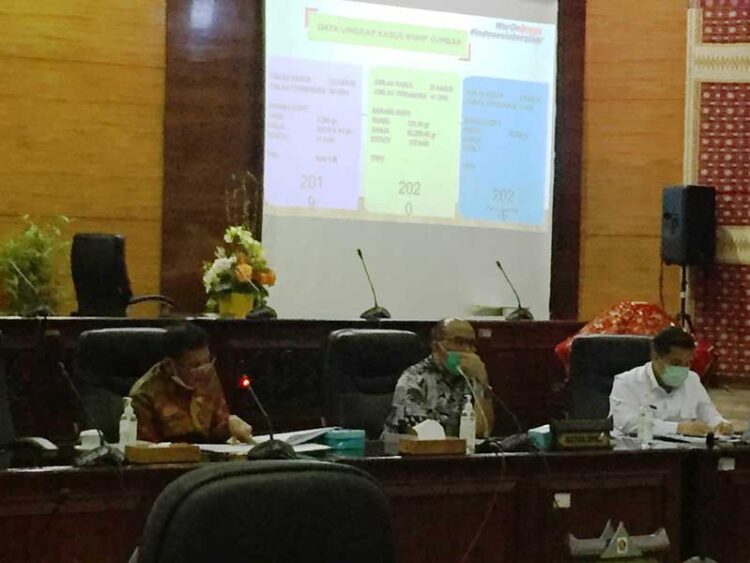 HEARING--Kepala Badan Narkotika Nasional (BNN) Provinsi Sumatra Barat Brigjen Pol Khasril Arifin saat hearing di Gedung DPRD Provinsi Sumatra Barat.