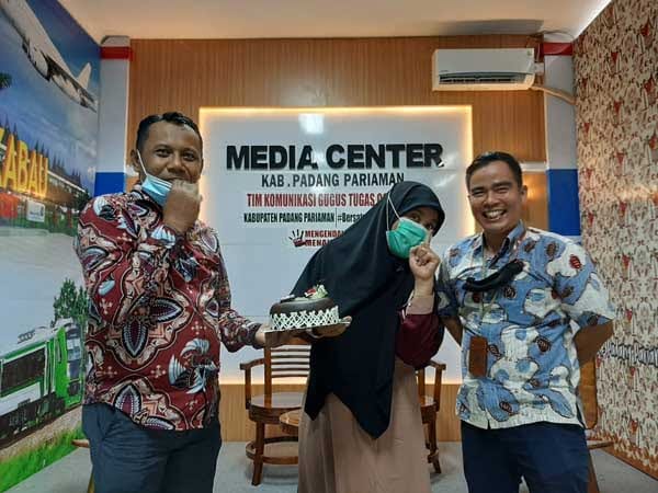 FOTO BERSAMA—Kabag humas bersama Kasubag Humas Baiq Nila Ulfani.