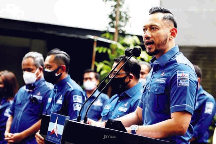 Pemerintah Tolak Kepengurusan Partai Demokrat Kubu Moeldoko 1 BERIKAN KETEARNGAN— Ketum Partai Demokrat Agus Harimurti Yudhoyono (AHY) memberikan keterangan pers di Kantor DPP Partai Demokrat, Jakarta, Rabu (31/3).