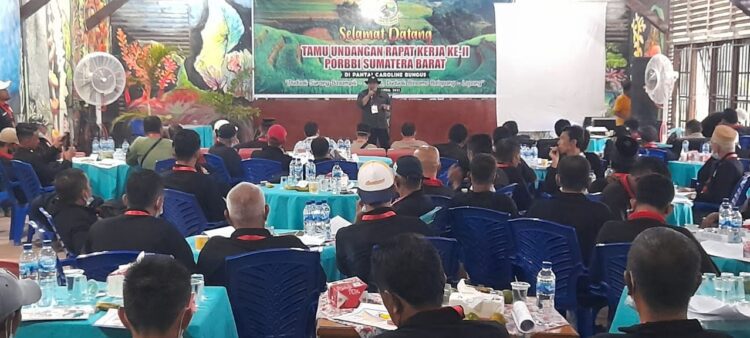 Raker II PORBI Sumbar 2021, Lindungi Anggota dengan Asuransi 1 SAMBUTAN—Ketua PORBBI Sumbar Verry Mulyadi saat memberikan sambutan pada Rapat Kerja (Raker) ke II Pada 2-3 April 2021 bertempat di Pantai Pondok Caroline Bungus, Kecamatan Bungus Teluk Kabung.