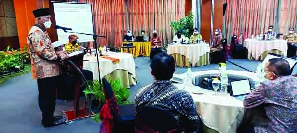 Gubernur Sumbar, Mahyeldi Ansharullah memaparkan visi dan misi serta program unggulan Pemprov Sumbar di hadapan Anggota DPR dan DPD RI, Senin (19/4) di Hotel Balairung Jakarta.