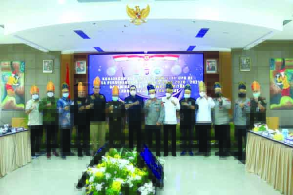 KUNJUNGAN KERJA— Kapolda Sumbar Irjen Pol Toni Harmanto bersama rombongan Komisi III DPR RI yang melakukan kunjungan kerja reses.