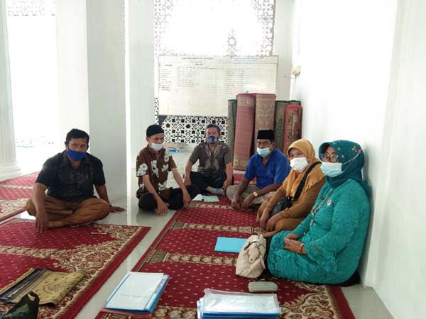 MONITORING— Korwil Kecamatan Padang Selatan langsung melakukan monitoring di sejumlah rumah ibadah, Senin (26/4).