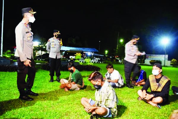 APEL GABUNGAN— Pemkab  Agam melaksanakan gelar apel gabungan operasi yustisi bersama Polres Agam.