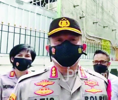 Terduga Teroris Nouval Farisi Menyerahkan Diri ke Polsek Setiabudi 1 KETERANGAN—Kapolres Metro Jakarta Selatan Kombes Azis Andriansyah saat berikan keterangan kepada media..