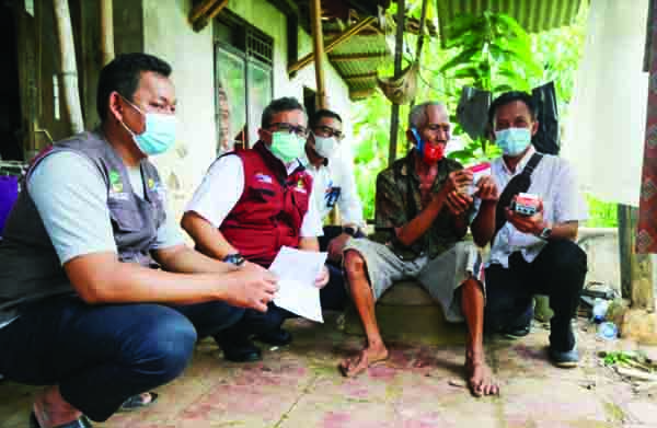SALURKAN—Kementerian Sosial Kemensos  menyalurkan bantuan sosial tunai Program Keluarga Harapan PKH Tahap II.