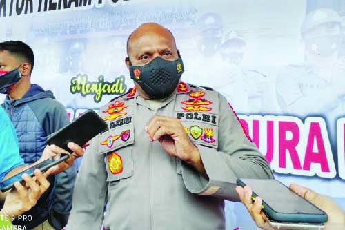 Kontak Tembak dengan KKB, 1 Brimob Gugur 2 Anggota Terluka 1 KETERANGAN—Kapolda Papua Irjen Mathius Fakhiri berikan keterangan kepada wartawan.