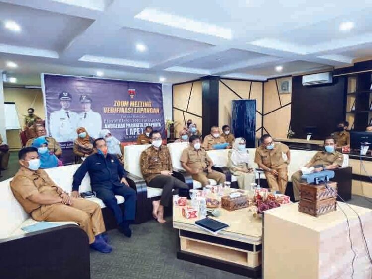 Target Peraih APE, Pemko Dinilai Pusat 1 EKSPOSE— Menyangkut target peraih APE, Wali Kota Bukittinggi Erman Safar melakukan ekspose secara virtual.