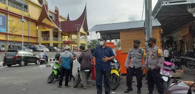 4 foto wakil walikota tinjau pasar pariaman