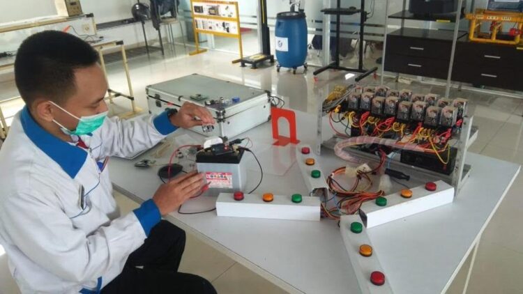 AHM Best Student 2021, Anak Muda Ditantang Beradu Kreatif 1 INOVASI-Salah seorang pelajar yang beradu kreatifitas dan inovasi dalam program AHM Best Student 2021.