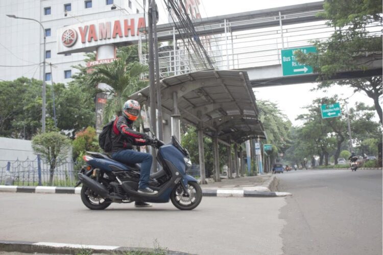 Yamaha Berbagi Tips Berkendara Sepeda Motor saat Puasa, Jaga Fisik dan Tetap Konsentrasi 1 BERAKTIVITAS-Tetap beraktifitas menggunakan sepeda motor Yamaha di bulan Ramadhan.