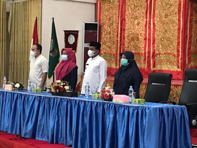 BUKA ACARA—Wakil Bupati Padangpariaman Rahmang kemarin membuka acara sosialisasi Pengarusutamaan Gender (PUG).