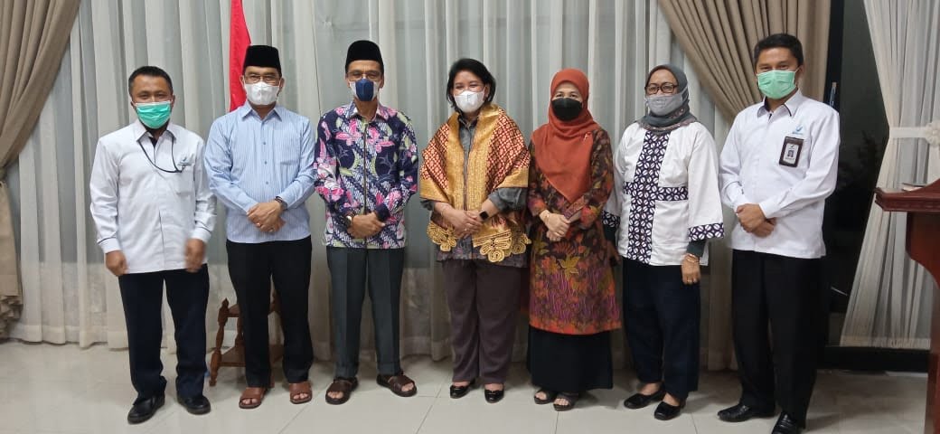 Bupati Safaruddin Dt.Bandro Rajo bersama Inspektur Utama BPOM RI