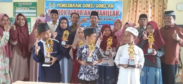 Gerakan Seribu Penghafal, Memupuk Generasi Cinta Al Quran 1 FOTO BERSAMA—Para peserta seleksi hafizh/hafizah melalui program gerakan seribu penghafal Al-Qur’an (Gebu Pafa) berfoto bersama.