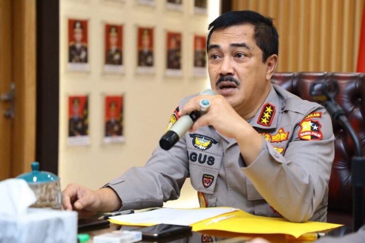 Peringatan Keras dari Komjen Agus, Penimbun Beras Siap Disikat Habis 1 Kabareskrim Polri Komjen Agus Andrianto menyebut Satgas Pangan Polri siap menindak para penimbun jelang lebaran.